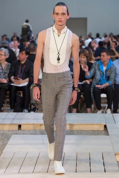 Look 12